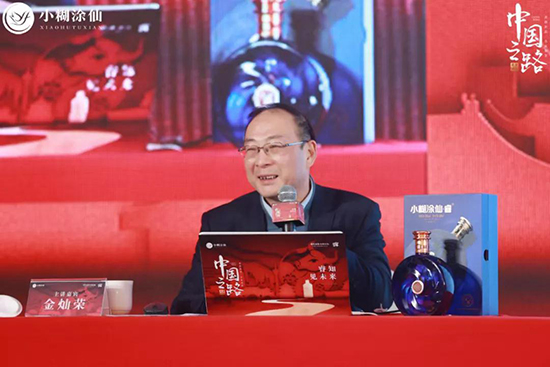 300�f���ھ��^����С��Ϳ�ɡ��҇�֮·�������v�����������չ٣�ȼ��ȫ�W(w��ng)�j