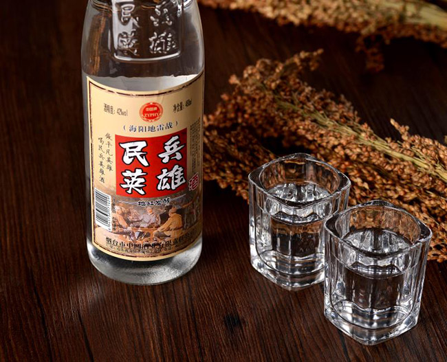 ���Ӣ�۾������Ͱ׾�